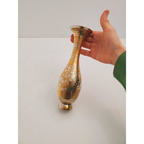 Vintage etched brass vase with flowers design - Picture 6 of 10